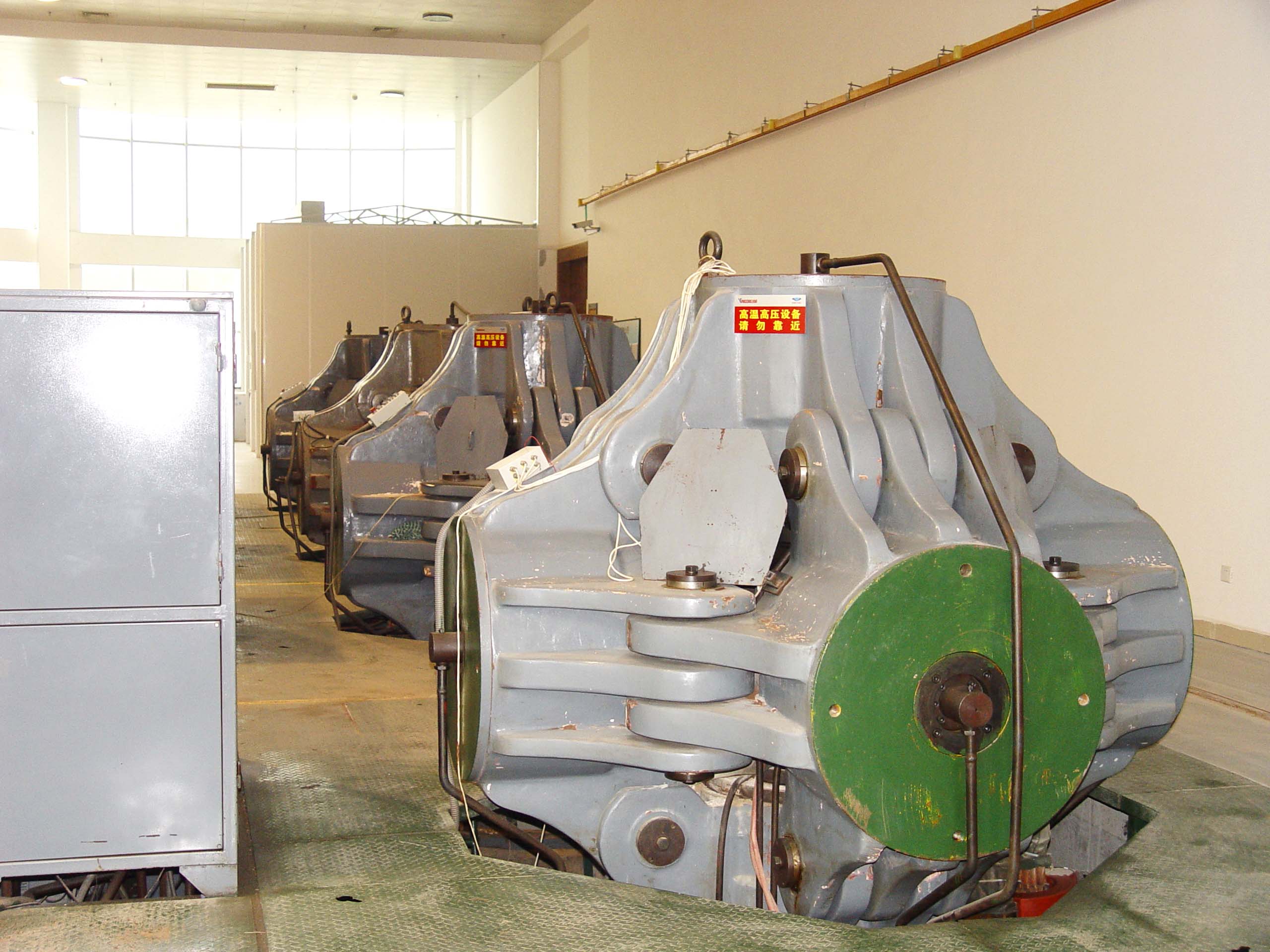 六面顶人造金刚石液压机